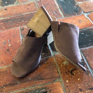 Universal thread mules.Like new. Sz8